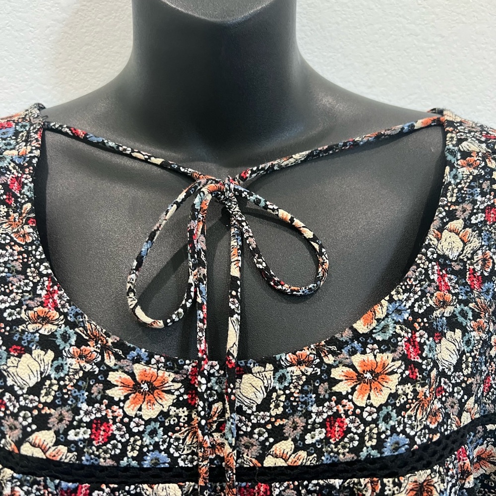 Knox Rose Multicolor Floral Top - Picture 2 of 9